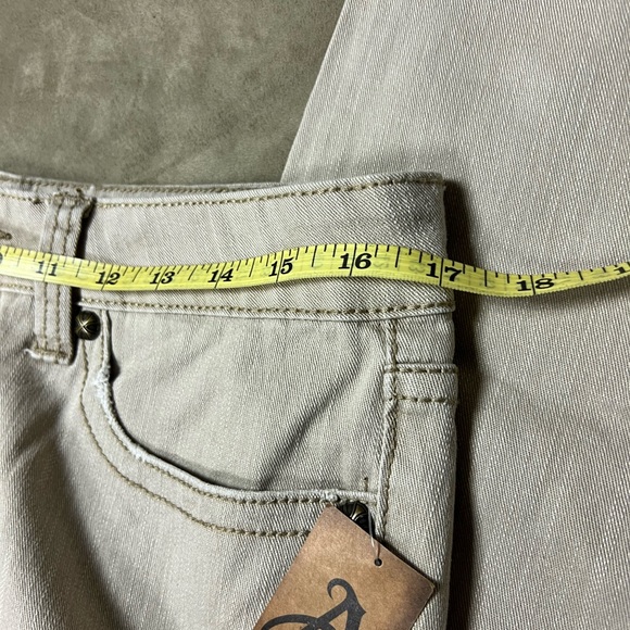 Antique Rivet Khaki Jeans - Picture 15 of 16